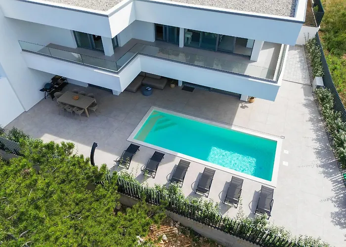 Villa I *