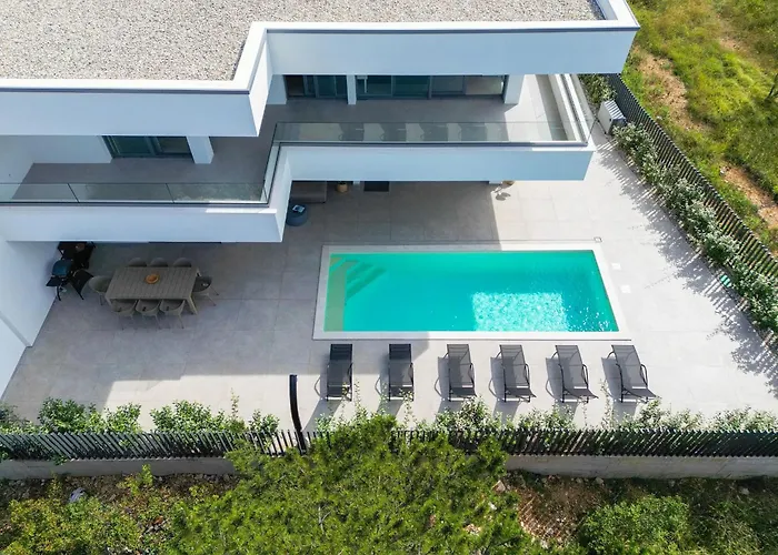Villa I *